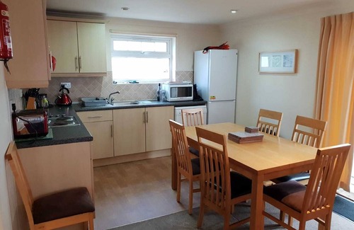 Saint Columb Major Cottage | Fantastic Location! Family Resort! Swimming Pools, Wi-Fi, Free Parking, Cornwall