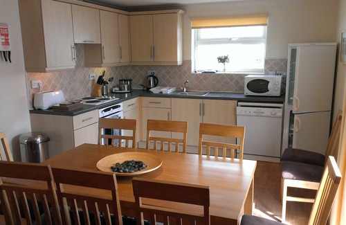 Saint Columb Major Cottage | Fantastic Location! Family Resort! Swimming Pools, Wi-Fi, Free Parking, Cornwall