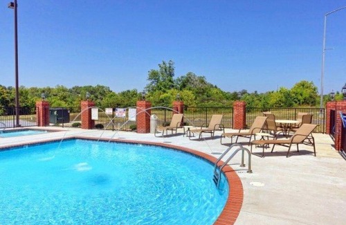 Sevierville House | Fantastic Location! River and Mountain Views 2BR/2BA Sleeps 6