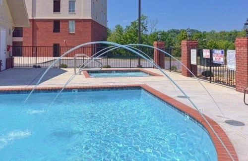 Sevierville House | Fantastic Location! River and Mountain Views 2BR/2BA Sleeps 6