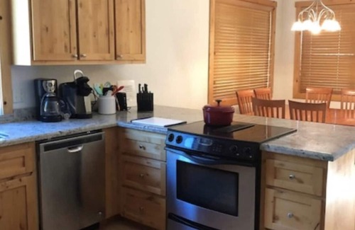 Crescent House | Fantastic Mountain Retreat ~ Close to lakes, mountains, streams