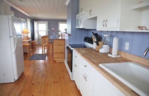 Emerald Isle Cottage | Fantastic Ocean Front Cottage with Private Swimming Pool right on the Beach!
