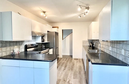 West Vancouver House | Fantastic Oceanview Home Near Beach/Shopping Centre/Downtown/Top Attractions