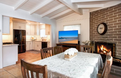 Santa Ana Heights Apartment | Fantastic Peninsula Beach & Bay Location – 11 Houses to the Sand!