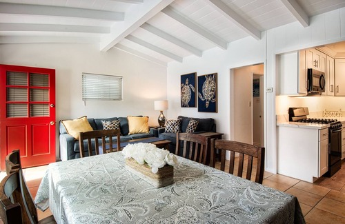 Santa Ana Heights Apartment | Fantastic Peninsula Beach & Bay Location – 11 Houses to the Sand!