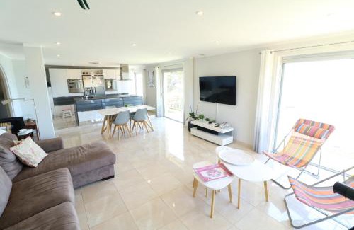 La Croix des Gardes Apartment | Fantastic sea view for this 2 bedroom up to 6 people 327