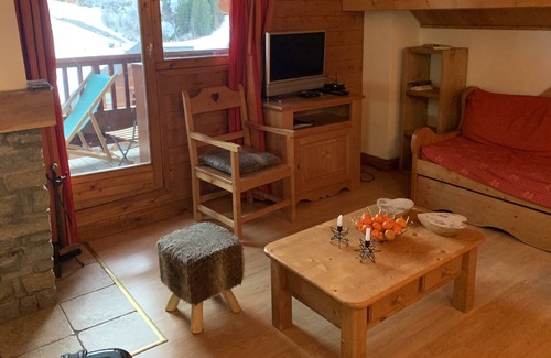 Oz Apartment | Fantastic ski in/out apartment in Central Oz! 4 bedrooms, WiFi, pool, views..