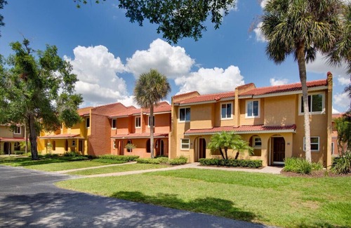 Kissimmee Condo | Fantasy World Resort - 2br/sleeps 6 Friday check-in
