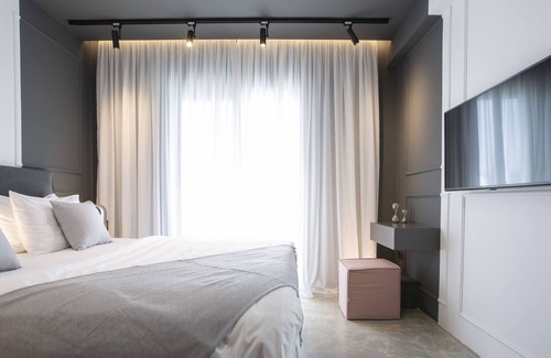 Fternon Villa | Faos Two High-End Villa overlooking Mikros Gialos Bay!