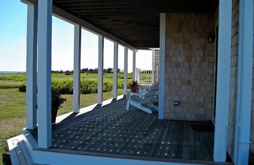 Madequecham House | 'Far and Away' - Beachfront in Madequecham