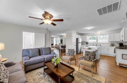 Kernersville House | Farm Retreat Stargazing Pet-Friendly Private
