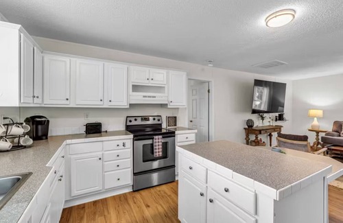 Kernersville House | Farm Retreat Stargazing Pet-Friendly Private
