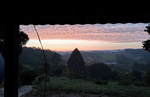 Mato do Gado House | Farm with swimming pool, fireplace and gourmet space surrounded by greenery.