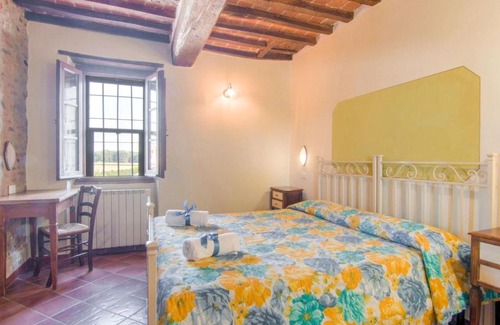 Castiglione del Lago House | Farmhouse by Lake Trasimeno with Pool