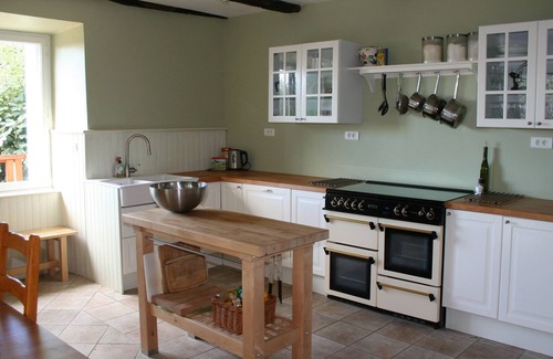 La Salvetat-Peyrales Other | Farmhouse w/acres of private land, heated pool, games room in South West France.