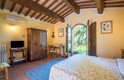 Montalcino Other | Farmhouse 'Ginepro Podere Giardino' with Shared Pool, Wi-Fi and Air Conditioning