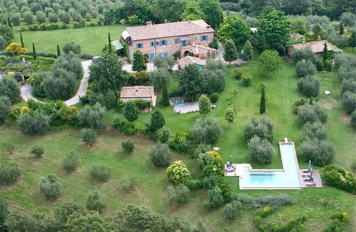 Chiusi Apartment | Farmhouse Gli Ulivi, wonderful farm with view on Lake of Chiusi - apartment Tramonto