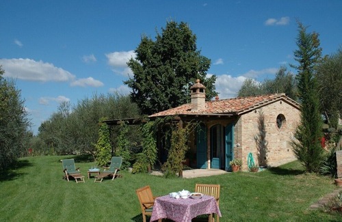 Chiusi Apartment | Farmhouse Gli Ulivi, wonderful farm with view on Lake of Chiusi - apartment Tramonto