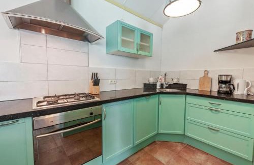 Hoogzand House | Farmhouse in Eastermar near De Leijen River