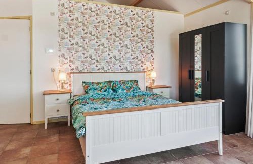 Hoogzand House | Farmhouse in Eastermar near De Leijen River