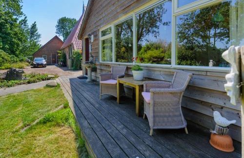Hoogzand House | Farmhouse in Eastermar near De Leijen River