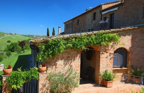 Vergelle House | Farmhouse in Montalcino with Pool and Garden