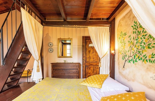 Castiglion Fiorentino Other | Farmhouse 'Borgo Dolci Colline Spa Limonaia' with Shared Pool, Wi-Fi and Air Conditioning