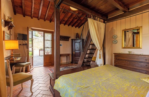 Castiglion Fiorentino Other | Farmhouse 'Borgo Dolci Colline Spa Limonaia' with Shared Pool, Wi-Fi and Air Conditioning