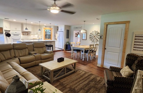 LaBelle Other | Farmhouse on 5 acres just outside of town. Country roads, beaches, or hiking.