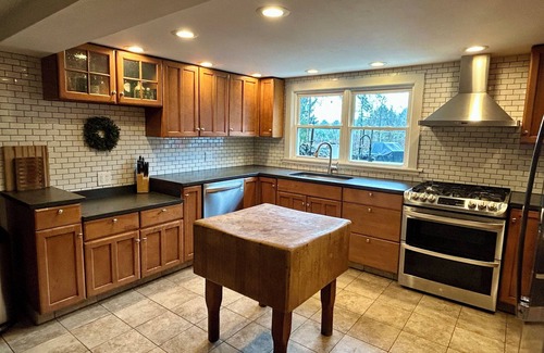 West End House | FARMHOUSE ON FIRST- SUPER close to CASV - Spacious 5-bedroom home