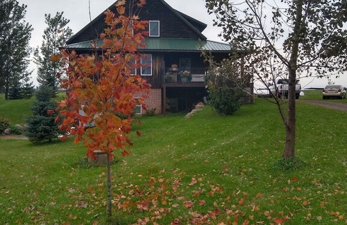 Barron Bed & Breakfast | Farmhouse on Sweeny Creek