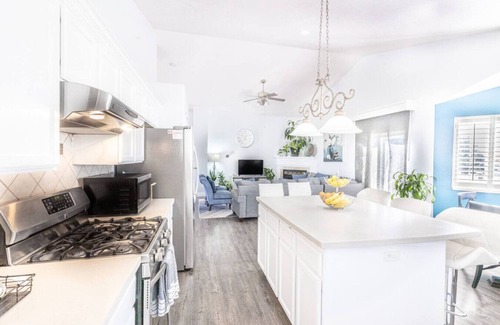 Farmington House | Farmington Gem 6BR Hot/Cold Tub Sleeps 15