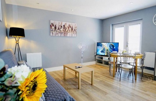 Farnham Common Apartment | Farnham Common · Cosy Apt By Easy2Manage |Near By Heathrow |Windsor