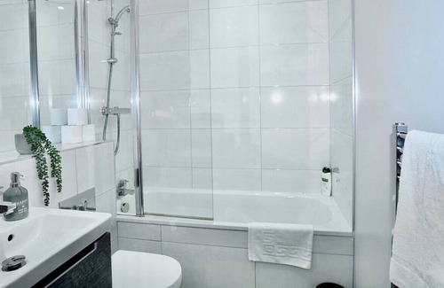 Farnham Common Apartment | Farnham Common · Cosy Apt By Easy2Manage |Near By Heathrow |Windsor