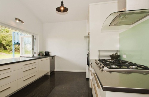 Culburra Beach House | Farrant House - direct access to beach