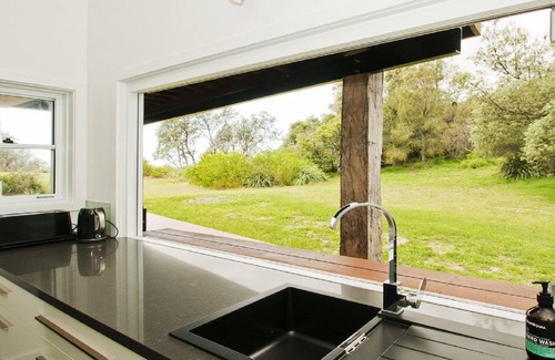 Culburra Beach House | Farrant House - direct access to beach