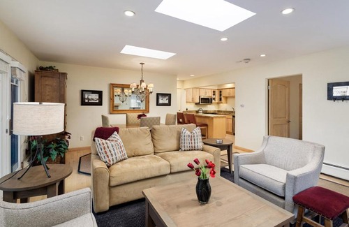 Aspen House | Fasching Haus Unit 303, Sunny Top Floor Condo, 2 Private Decks, 2 Blocks to Downtown Aspen