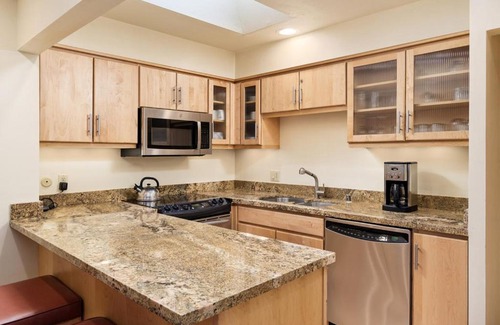Aspen House | Fasching Haus Unit 303, Sunny Top Floor Condo, 2 Private Decks, 2 Blocks to Downtown Aspen