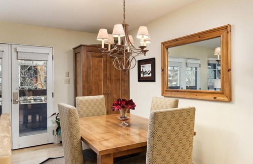 Aspen House | Fasching Haus Unit 303, Sunny Top Floor Condo, 2 Private Decks, 2 Blocks to Downtown Aspen