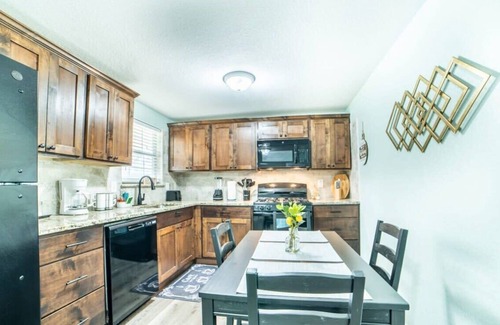 Near East Side House | Fascinating 1BR/1 BA Near Festive DT and Riverwalk