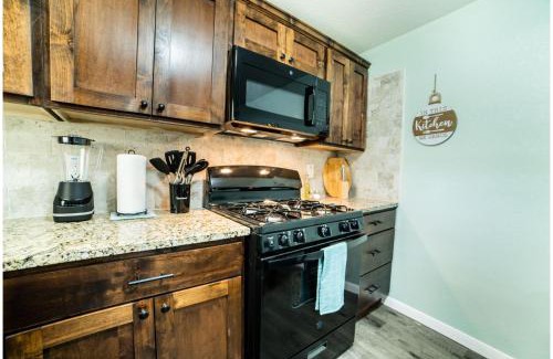 Near East Side House | Fascinating 1BR1 BA Near Festive DT and Riverwalk