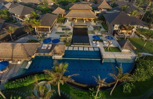 Ketewel Villa | Fascinating 6BR Beach Front Villa Located In Pabean Beach! Stunning View!