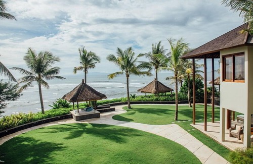 Ketewel Villa | Fascinating 6BR Beach Front Villa Located In Pabean Beach! Stunning View!