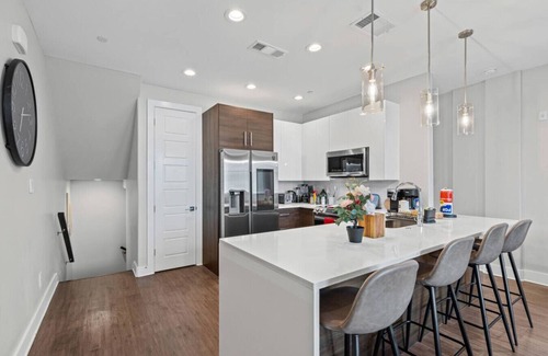 Fort Worth Apartment | Fashionable 2BD: In the Heart of FortWorth & Cozy!
