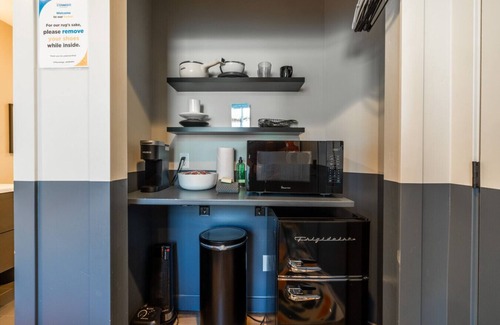 People's Freeway Condo | Fast Wifi | Dopest Studio in SLC