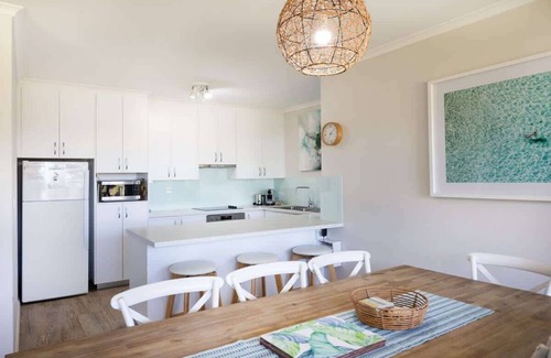 Mollymook Beach Apartment | Fathoms 8 Summary: Fi