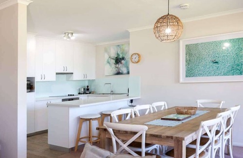 Mollymook Beach Apartment | Fathoms 8 Summary: Fi