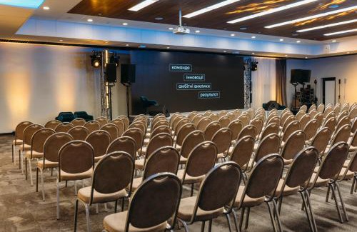 Holosiivskyj Hotel | Favor Park Hotel