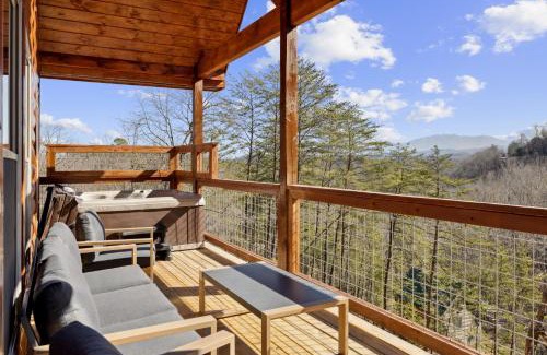 Gatlinburg - Pigeon Forge House | Fawn Hill Hideaway Stunning views Perfect escape