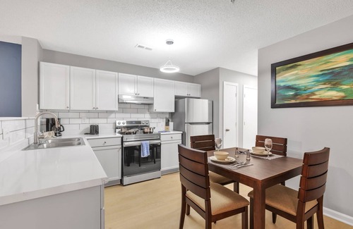 Westover Apartment | Fayetteville Retreat I Free Parking I Pool I(cb)